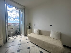 TV - Il Cielo Con Un Dito by Holiday World by Interhome (Savona)
