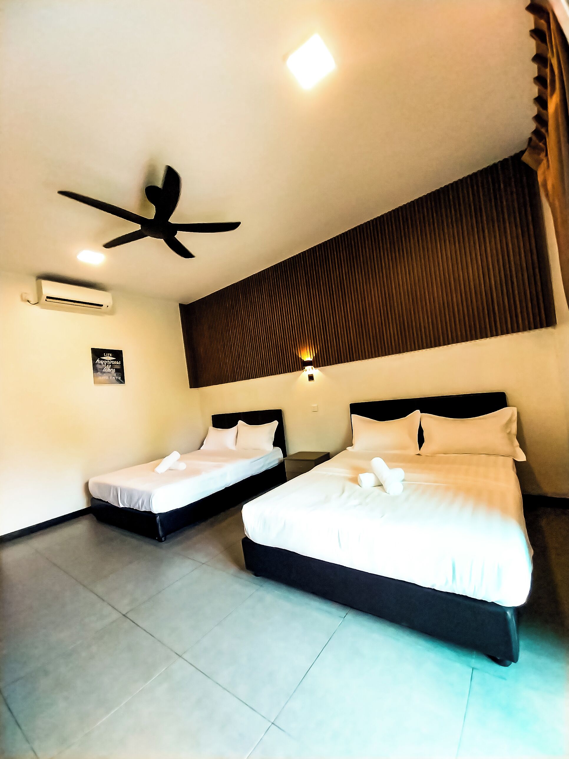 Triple Room, Garden View | Desk, free WiFi