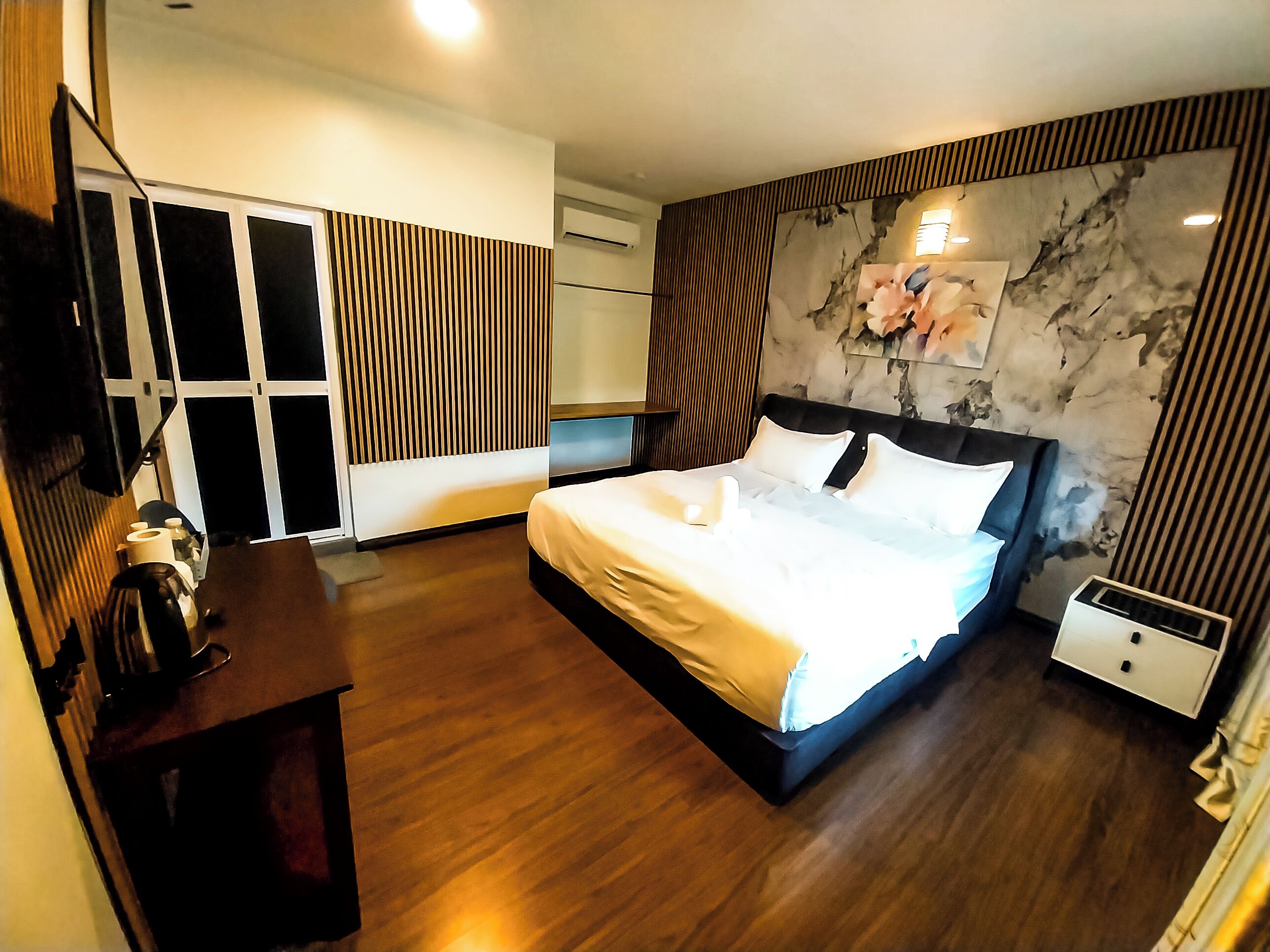 Double Room, Garden View | Desk, free WiFi