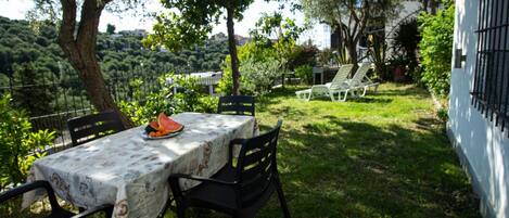 تناول الطعام بالخارج