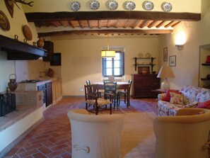 TV, fireplace - Villa 'Cimpoli casa' mit Garten und Grill by Interhome (Chianni)