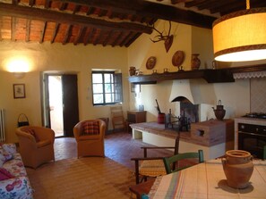 TV, fireplace - Villa 'Cimpoli casa' mit Garten und Grill by Interhome (Chianni)