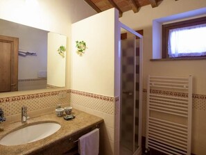 Bathroom - Molino Trilo 5 by Interhome (Castellina Marittima)