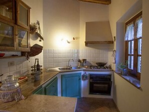Fridge, oven, cookware/dishes/utensils - Molino Trilo 5 by Interhome (Castellina Marittima)