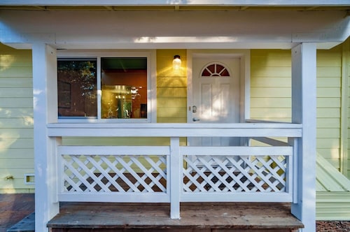 A Little Slice of Heaven a 2 bedroom, 2 bath pet friendly Lake Tahoe cabin