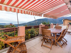 Outdoor dining - 5 Terre Free Shuttle Villa Maremontii mit Pool by Interhome (Sestri Levante)