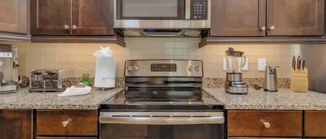 冰箱、微波炉、烤箱、炉灶