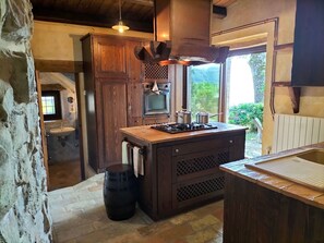 Fridge, oven, dishwasher, cookware/dishes/utensils - Charmantes Bauernhaus in Penna San Giovanni by Interhome (Cessapalombo)
