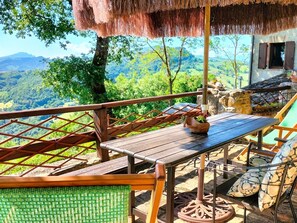 Outdoor dining - Charmante Wohnung, einzigartiges Panorama by Interhome (Cessapalombo)