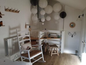 Room - Mezzanine studio 300m from slopes, south-facing balcony, up to 4 people (Les Carroz d'Arâches)
