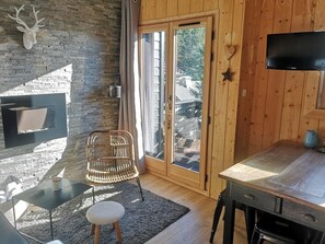 TV - Mezzanine studio 300m from slopes, south-facing balcony, up to 4 people (Les Carroz d'Arâches)