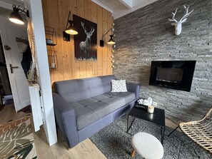 TV - Mezzanine studio 300m from slopes, south-facing balcony, up to 4 people (Les Carroz d'Arâches)