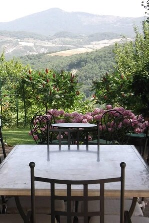Outdoor dining - Das Olivenhaus by Interhome (Radicofani)