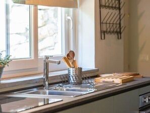 Fridge, oven, cookware/dishes/utensils - Wohnung 'Molino' mit Whirlpool by Interhome (Castellina Marittima)