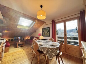 Dining - Cozy mezzanine apartment - 6 people, near village and slopes (Notre-Dame-de-Bellecombe)