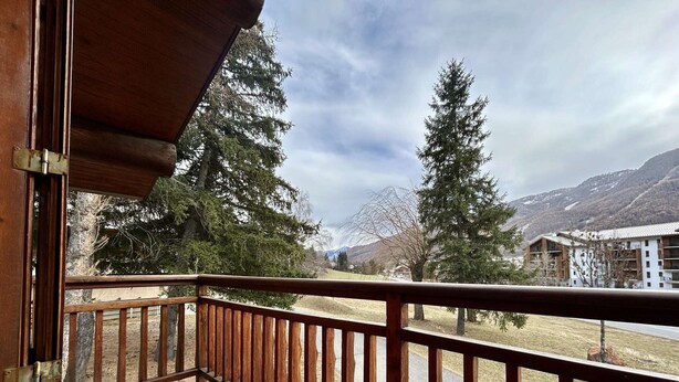 Property grounds - Charming 3-Room Apartment, Sleeps 4 in La Salle-les-Alpes (La Salle-les-Alpes)