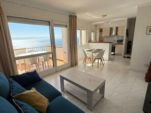 TV - Charming 2-bedroom apartment with terrace and parking in Roses (Roses)