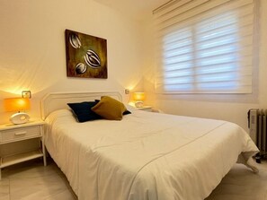 2 bedrooms - Charming 2-bedroom apartment with terrace and parking in Roses (Roses)