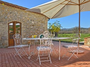 Outdoor dining - Apartment  by Interhome (Montecatini Val di Cecina)