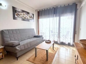 TV - Apartment near beach with parking and air conditioning in Roses (Roses)