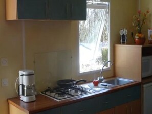 Fridge, microwave, coffee/tea maker - Cozy mobile home for 5 in campsite at Payrac (Payrac)
