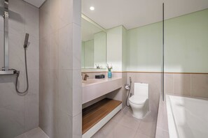 Luxury Apartment, 2 Bedrooms, Non Smoking, Sea View | In-room safe, desk, laptop workspace, blackout drapes - Signature Luxury Village (SƠN TRÀ)