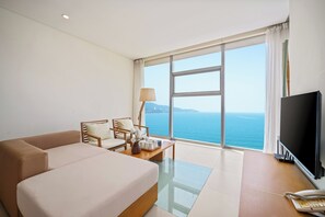 Luxury Apartment, 2 Bedrooms, Non Smoking, Sea View | In-room safe, desk, laptop workspace, blackout curtains - Signature Luxury Village (SƠN TRÀ)