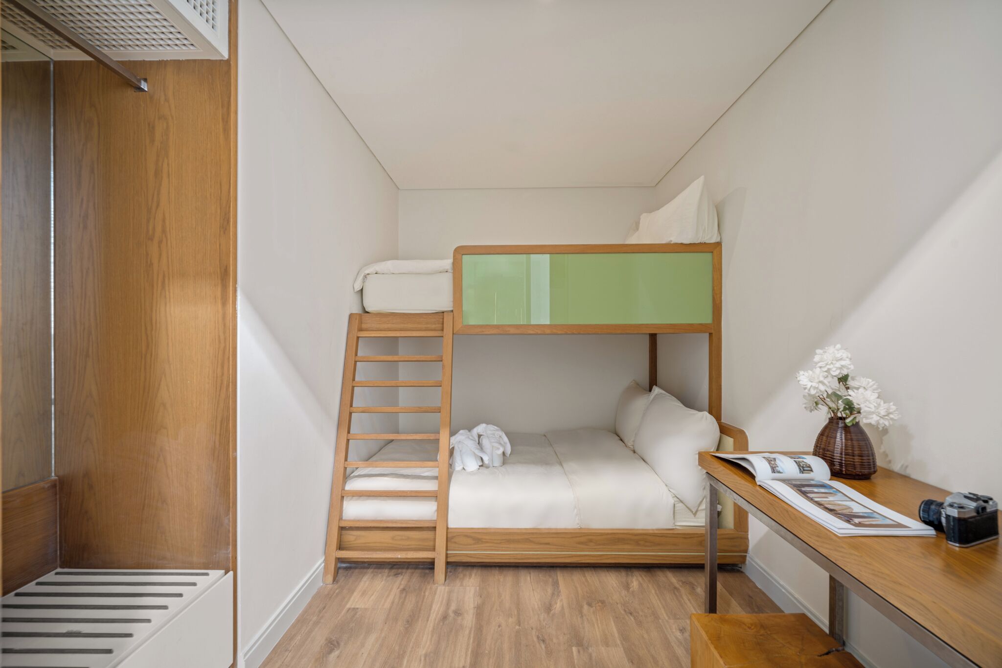 公寓, 非吸煙房, 海景 | 房內夾萬、書桌、手提電腦工作空間、遮光窗簾/窗簾