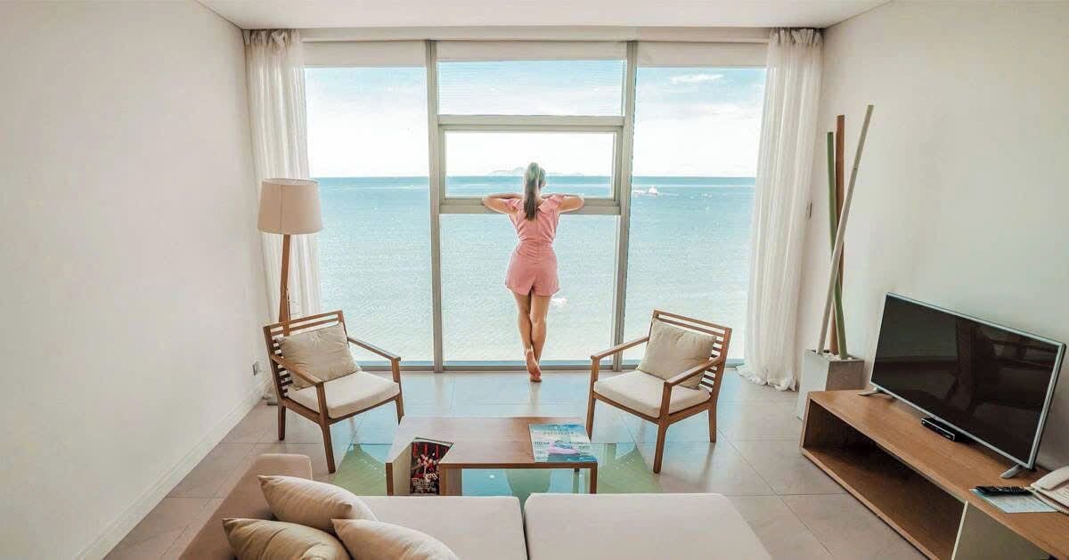 Suite de lujo, para no fumadores, vista al mar | Área de sala de estar