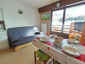 Dining - Studio near slopes, balcony with Aravis view (Le Grand-Bornand)