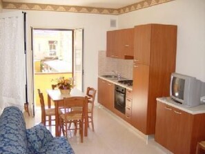 TV - Wohnung in Strandnähe by Interhome (Riccione)