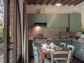 Fridge, microwave, dishwasher, cookware/dishes/utensils - Wohnung Cortona by Interhome (Casole d'Elsa)