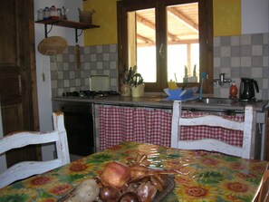 Fridge, microwave, oven, cookware/dishes/utensils - Wohnung Grecale in Castellina Marittima by Interhome (Castellina Marittima)