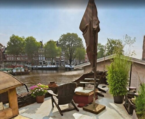 New: luxurious boutique houseboat with sauna