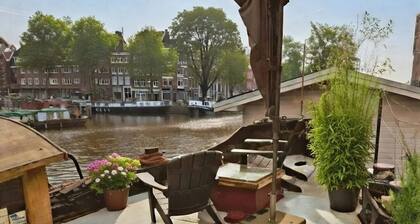 New: luxurious boutique houseboat with sauna