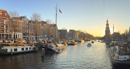 New: luxurious and spacious boutique houseboat with sauna