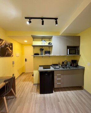 Fridge, microwave, oven, stovetop - Comfort in the heart of São Paulo (São Paulo)