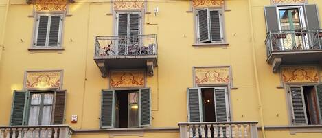 تفاصيل الفندق من الخارج