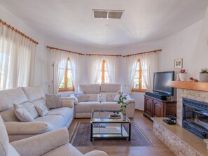 TV, fireplace, DVD player - Imposante Ferienvilla mit großem Pool by Interhome (L'Ampolla)