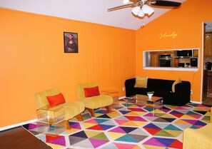 TV, offices - Spacious & Vibrant Retreat | Hot Tub | Backyard Oasis (Houston)