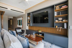 TV - Romantic Zone Retreat w/ Rooftop Pool + Epic Views (Puerto Vallarta)
