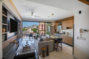 TV - Romantic Zone Retreat w/ Rooftop Pool + Epic Views (Puerto Vallarta)