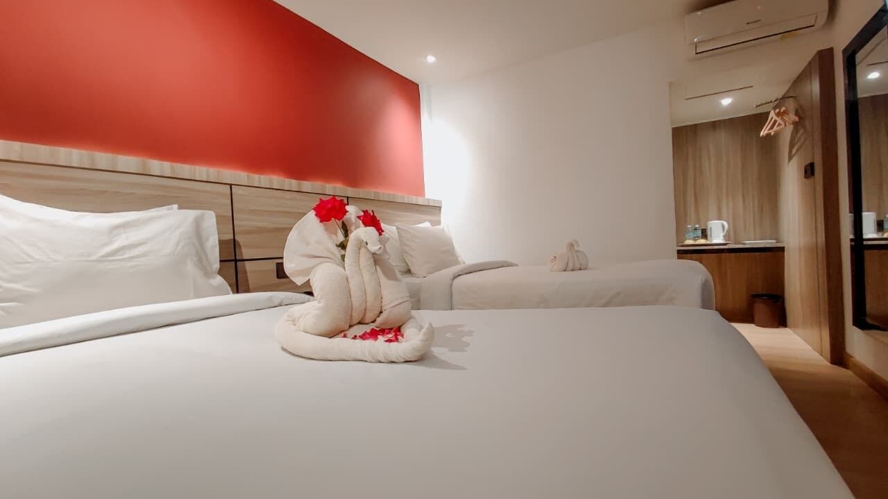 Habitación Deluxe con 2 camas individuales | Espacio para trabajar con un portátil y wifi gratis