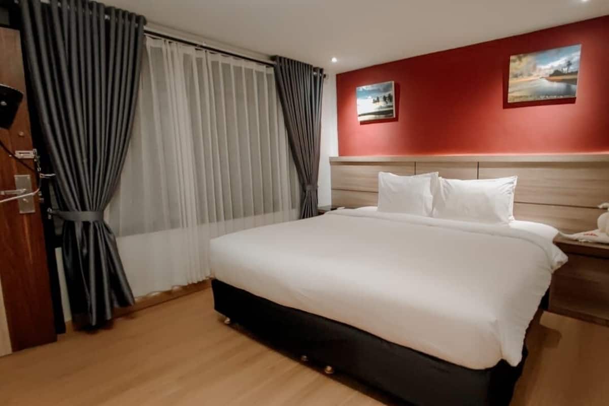 Deluxe Double Room | Laptop workspace, free WiFi