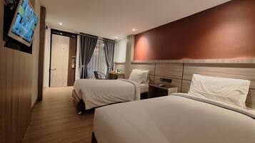 Tomannsrom – superior | Skrivebord for bærbar PC og wi-fi (inkludert)