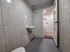 Quarto casal luxo | Banheiro | Chuveiro, produtos de toalete grátis, toalhas de banho, sabonete