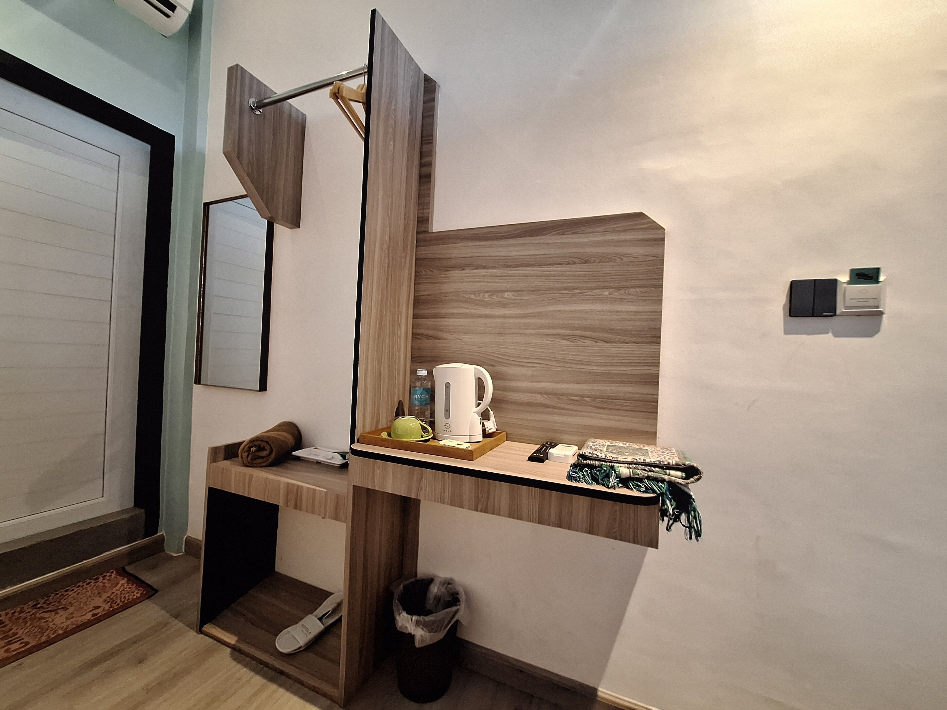 Standard Single Room | Laptop workspace, free WiFi