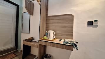 Standard Single Room | Laptop workspace, free WiFi