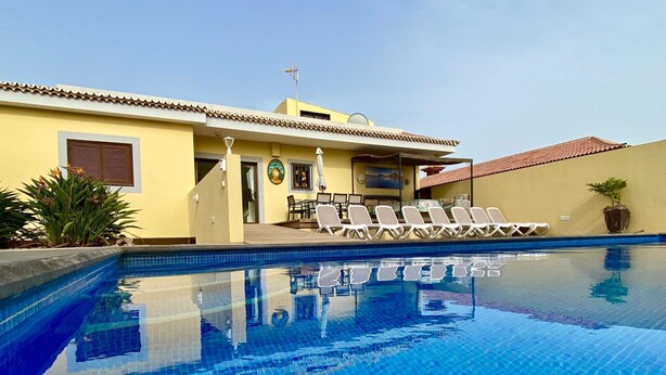 Pool - Geräumiges Haus mit exklusivem Schwimmbad und Solarium. by Interhome (Costa del Silencio)