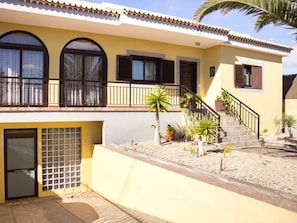 Exterior - Geräumiges Haus mit exklusivem Schwimmbad und Solarium. by Interhome (Costa del Silencio)